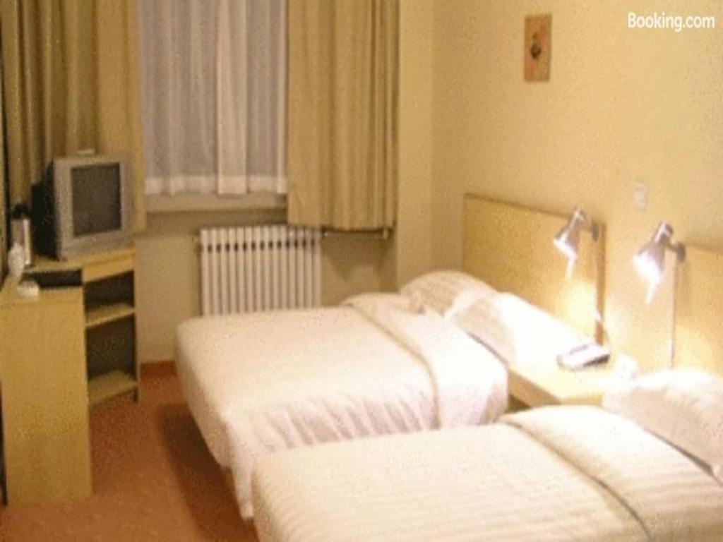 Super 8 Hotel Beijing Dong Si Luaran gambar